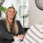 linda aan tafel